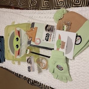 Star Wars Mandalorian LunchBox w/ Beanie Glove Sticker Pen Bracelet Binder Key